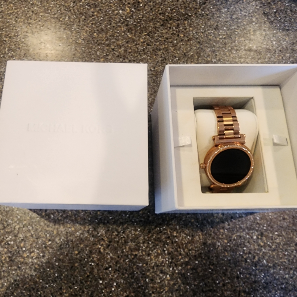 Michael Kors Rose Gold Smartwatch with Crystal Bezel - Sleek Wearable - Picture 4 of 5